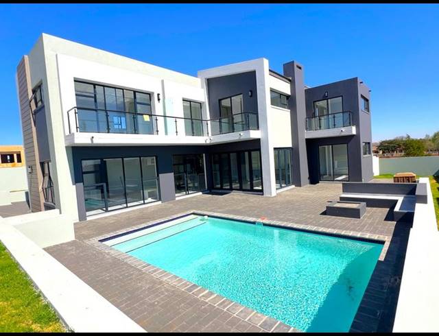 4 BEDROOM HOUSE FOR SALE IN MIDSTREAM HEIGHTS